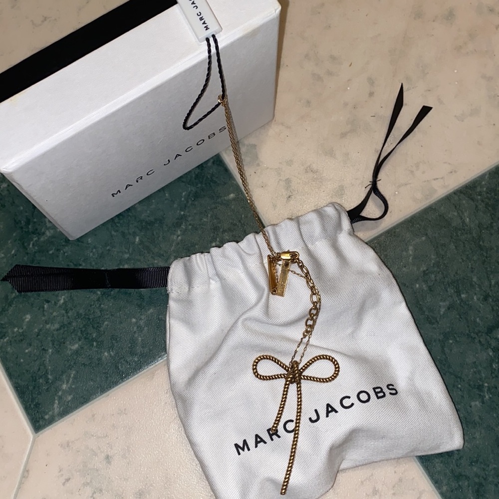 Marc Jacobs vintage bow necklace from the Las Vegas store gold plated bag & box